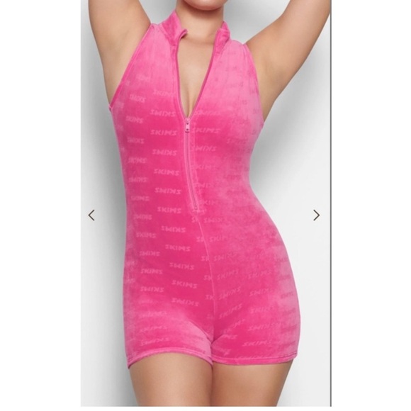 SKIMS Logo Pink Romper Onesie Sleeveless Velour Size Small - Picture 1 of 6